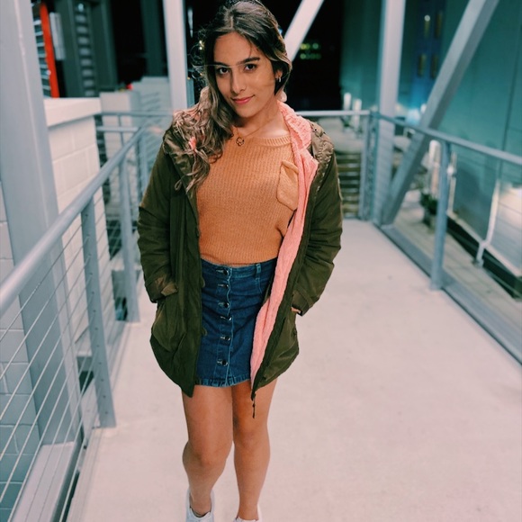 Meet your Posher, Alana - Picture 1 of 1